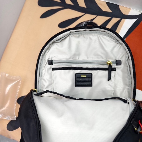 🍩Tumi Voyageur Nylon Backpack | Women's Commuter Bag - Picture 4 of 4
